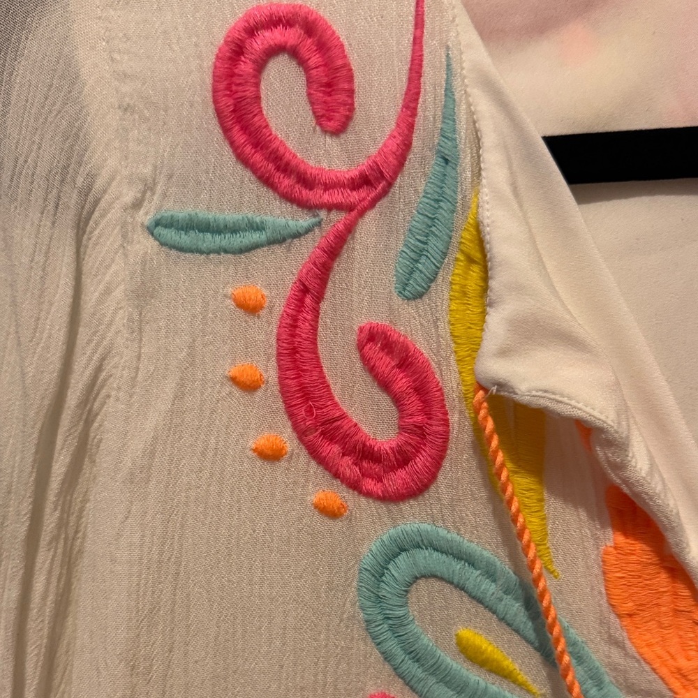 Lilly Pulitzer White Dress with Vibrant Embroidery - Picture 3 of 3